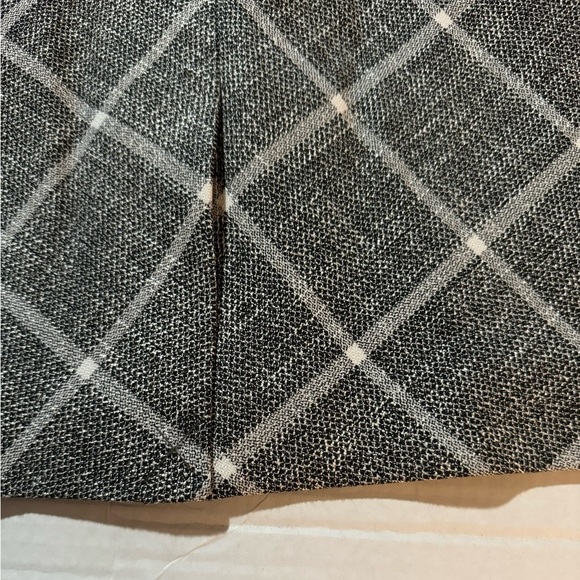 White house Black Market plaid skirt. - Picture 4 of 4